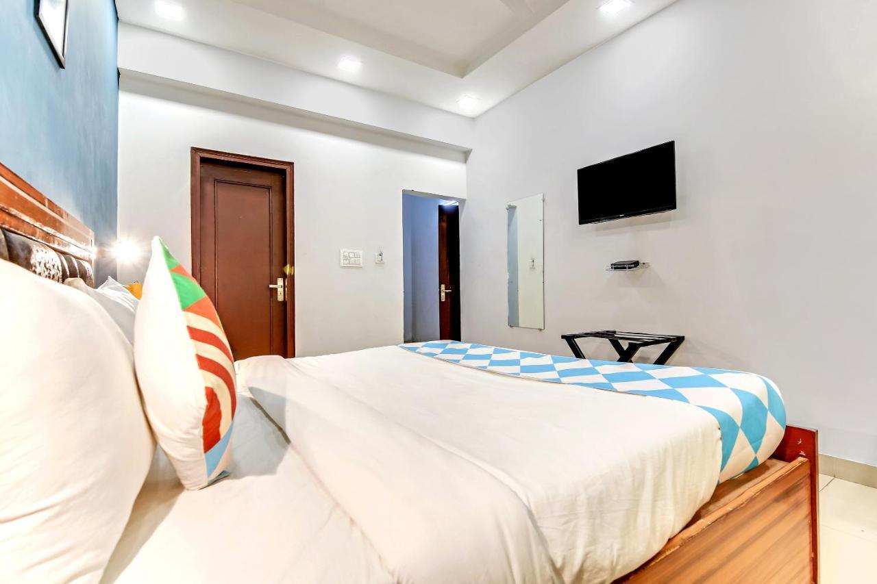 Oyo Home 64106 Comfortable Stay Ню Делхи Екстериор снимка